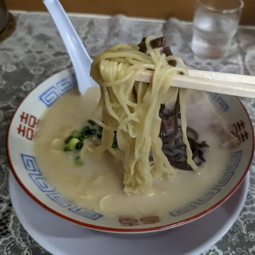 博多元気一杯!!の濃厚クリーミー豚骨スープのラーメン