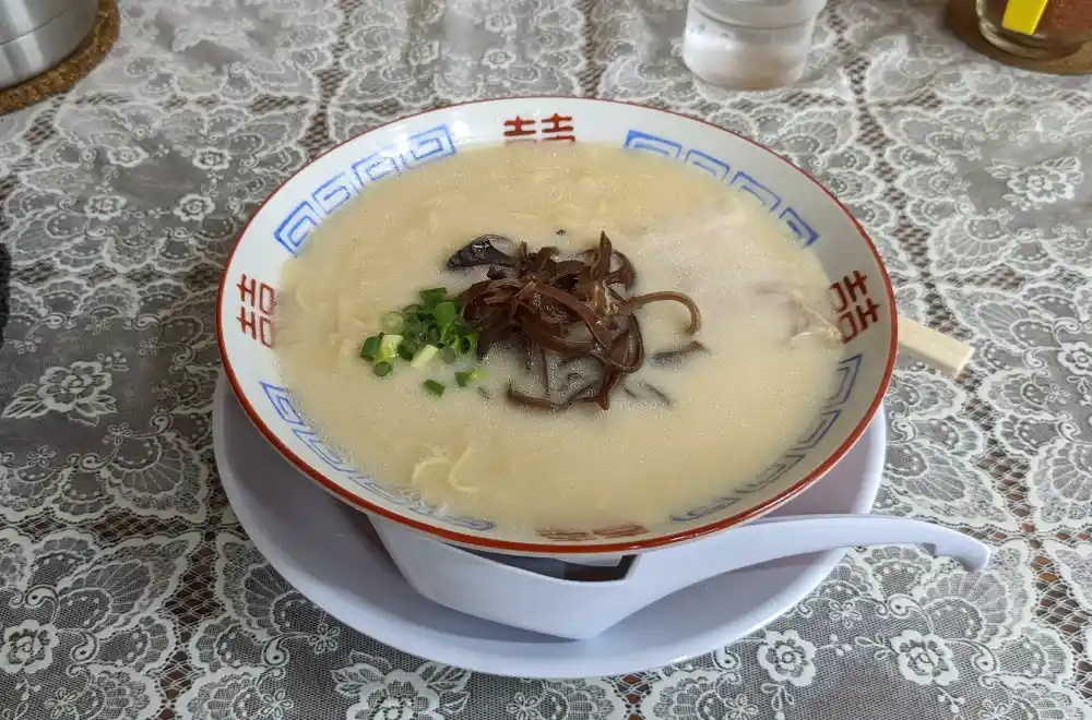 博多元気一杯!!の濃厚クリーミー豚骨スープのラーメン