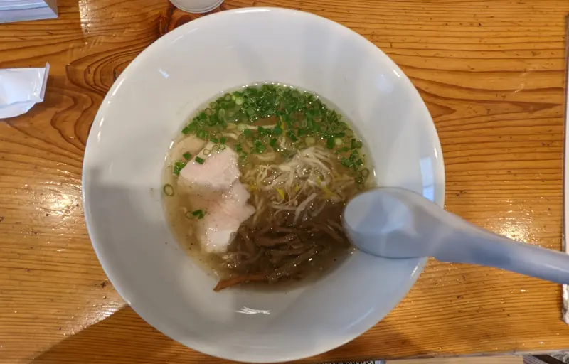 オレズ・マガラズの牛骨ラーメンあっさり塩