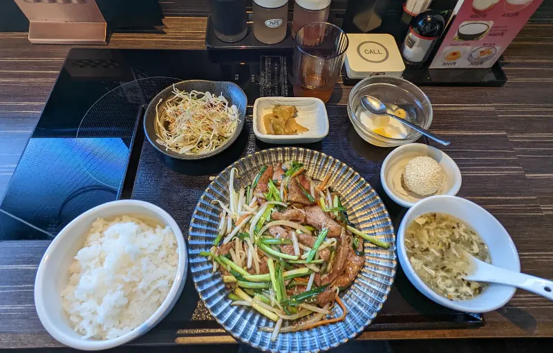 中華料理 梦園のレバニラ、ニラレバ定食