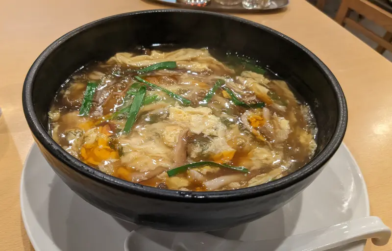 舞鶴麺飯店の酸辣湯麵