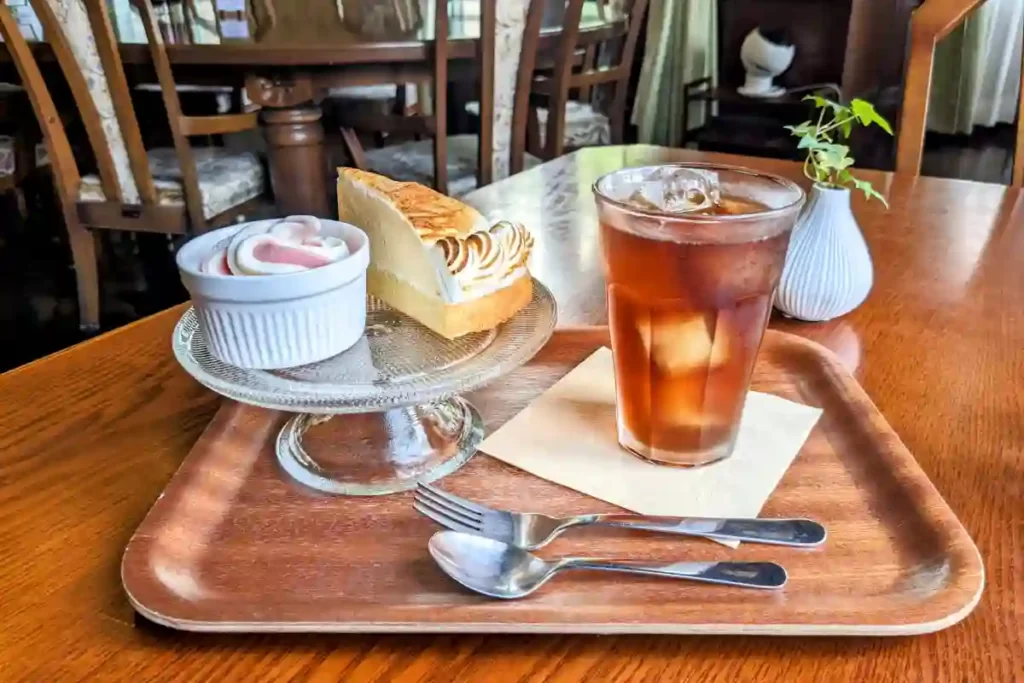 貴賓館カフェのアフタヌーンティーセット