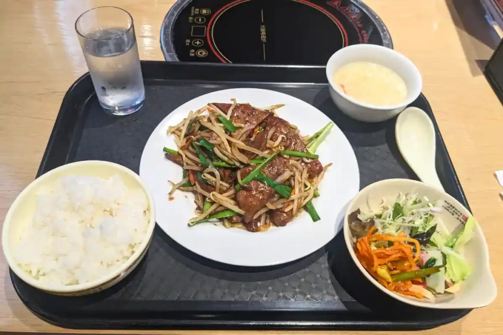 大博多中華街のレバニラ炒め定食